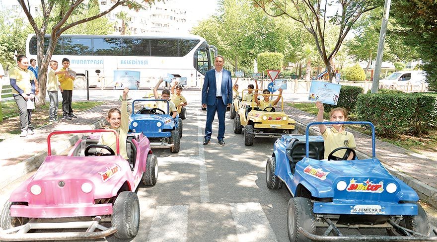 Çocuklar trafik dersinde