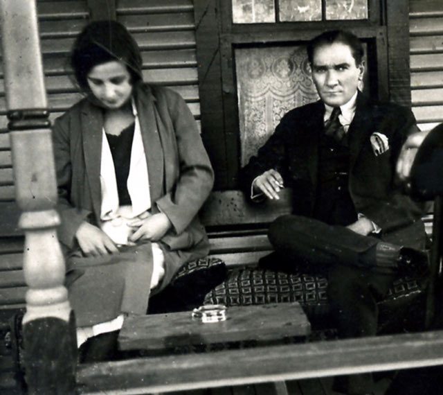 1926-Semiha Hanım oğlu Can'a hamile. Gazi Orman Çiftliği'nde Atatürk ile...