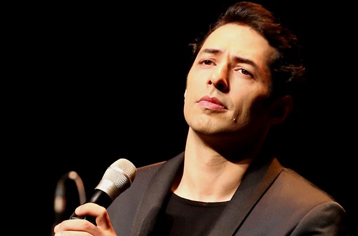Mert Fırat, Kadıköy’de HAYIR bildirgesi dağıtan kişilerin gözaltına alınmasına tepki gösterdi