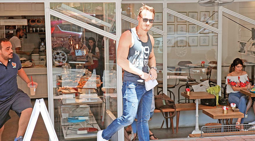 Kerem İstanbul’da Serenay tatilde