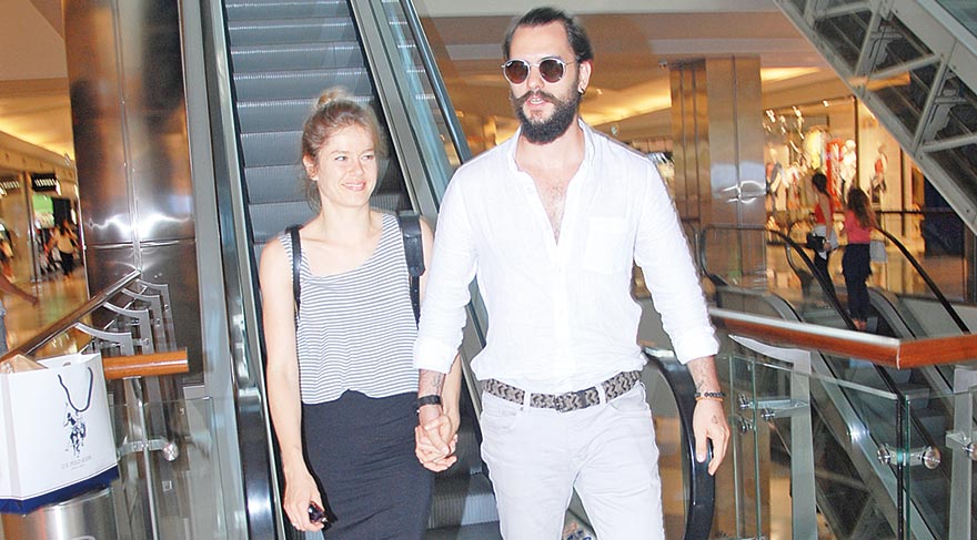 Burcu Biricik’ten Paris’te ön balayı
