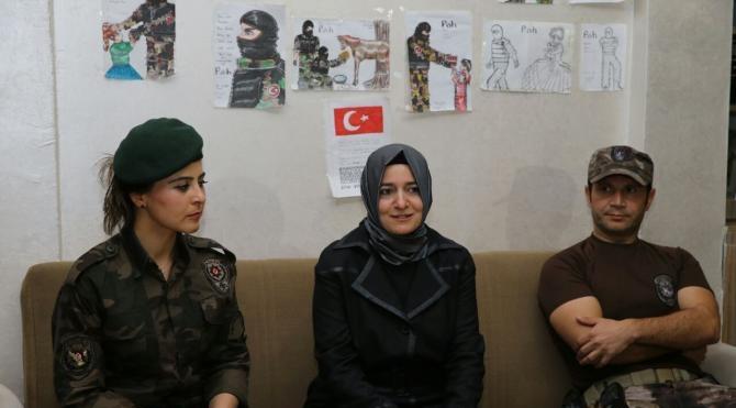 Mardin'de özel harekat polislerine çocuklardan anlamlı hediye