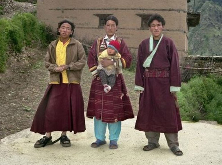 Nepal ile Tibset arasındaki Nyimba Vadisi'nde Niyma adındaki bir topluluk yaşıyor.