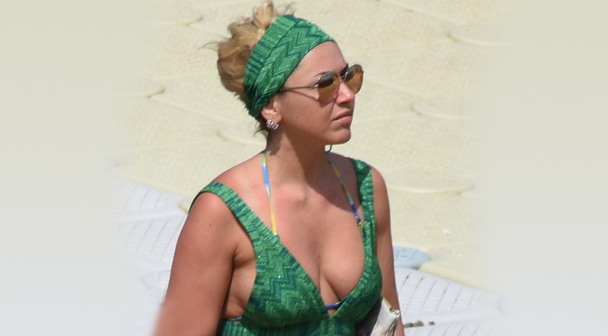Hadise’nin teftiş kıyafeti