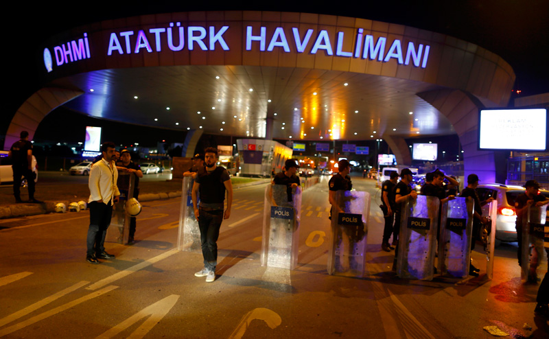 FOTO:Reuters - Saldırının ardından havalimanı giriş ve çıkışlara kapatıldı.