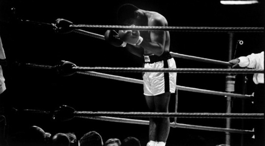 Muhammed Ali tabii ki sadece boksör kişiliği ile değil din değiştirip Müslümanlığa geçişi ile de Müslümanların sevgisini kazanmıştır. Ve islam dininin gerçek sevgi dini olduğunu defalarca dile getirmiştir.