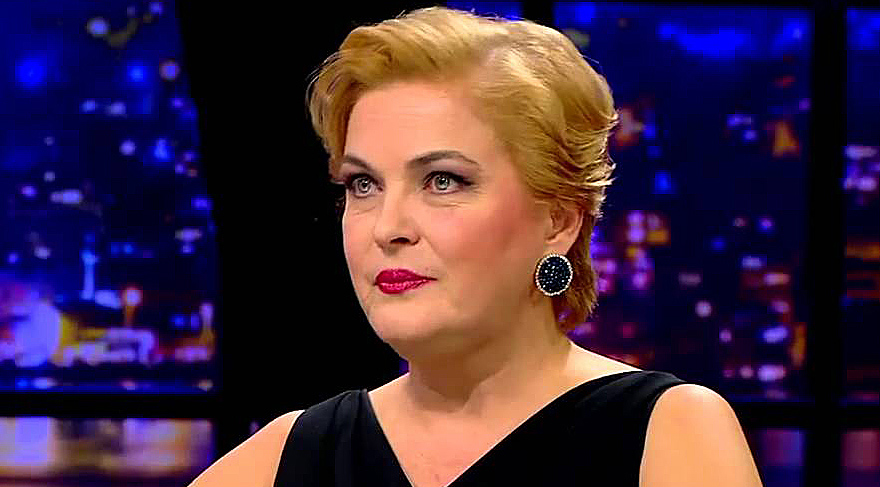 Nurseli İdiz mezun oldu