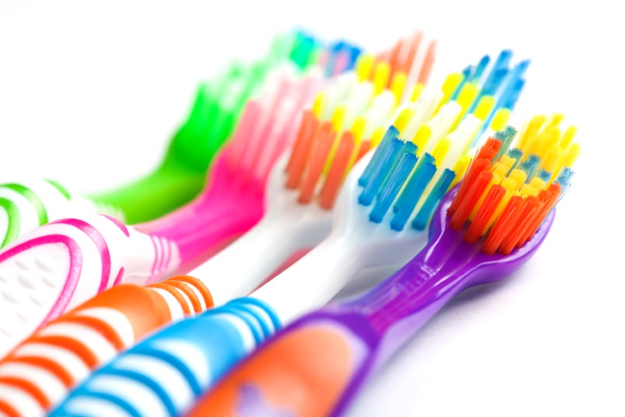 Kulağına saçma gelse bile diş fırçanı banyo haricinde başka bir odada saklamalısın.