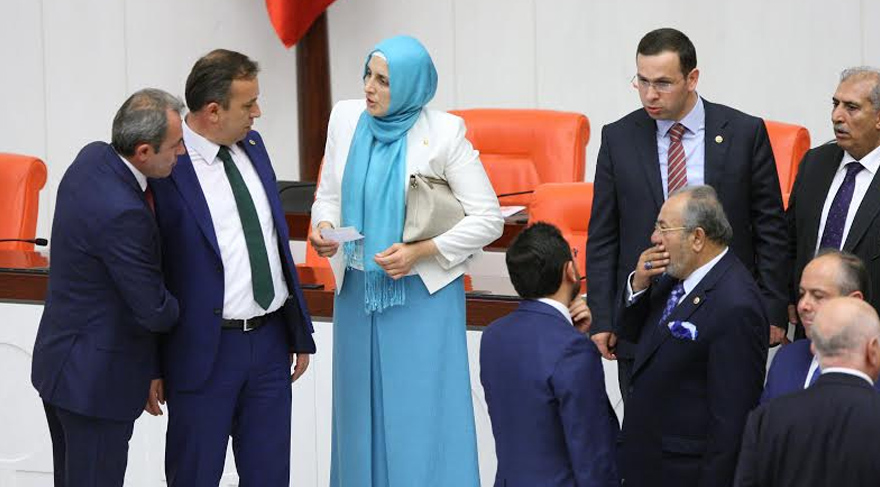 Meclis’te turkuazlı vekil
