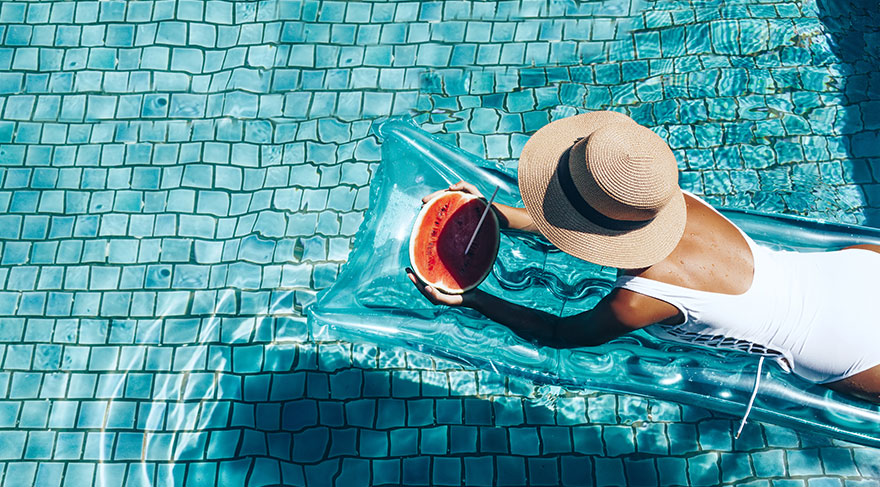 Bikiniyle poz verirken zayıf görünme hileleri