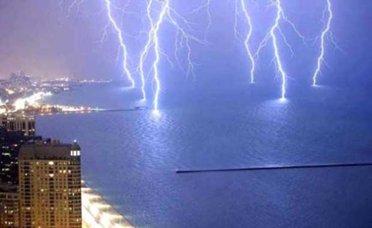 Bazen yanlışlıkla, bazen de bilerek çekilen 'tam zamanında' fotoğrafları bizleri güldürmeye devam ediyor. İşte yeni ve komik 'tam zamanında' temalı fotoğraflar...