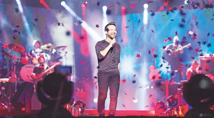 Tarkan, albüm müjdesini konserde verdi