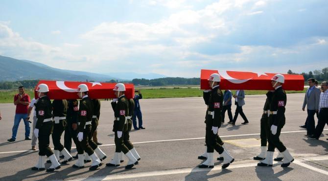 Helikopter kazasında ölen anne-kızın cenazesi Tokat'a getirildi