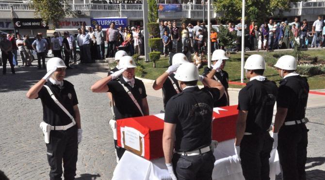 Kazada ölen bürokratın cenazesi Elazığ'da toprağa verildi