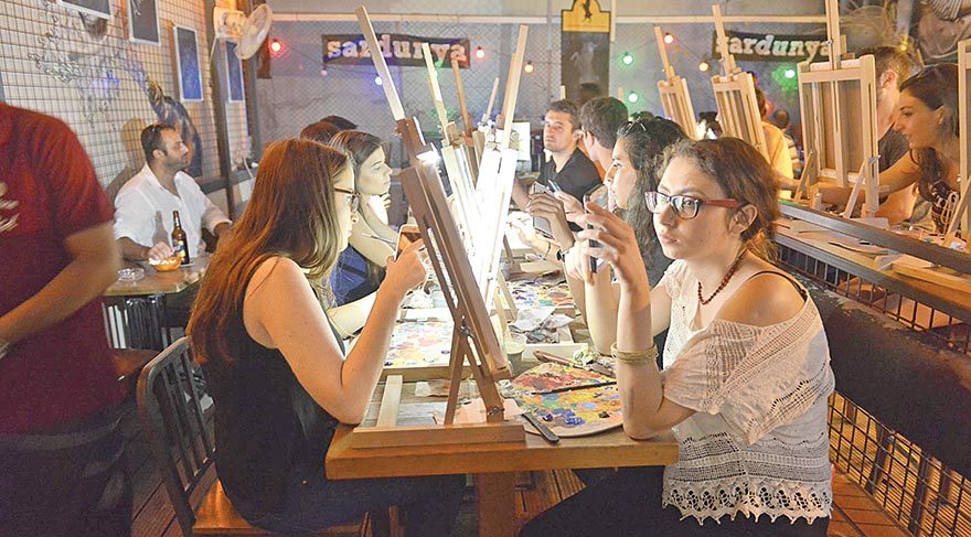 Telefon ışığında sanat aşkı