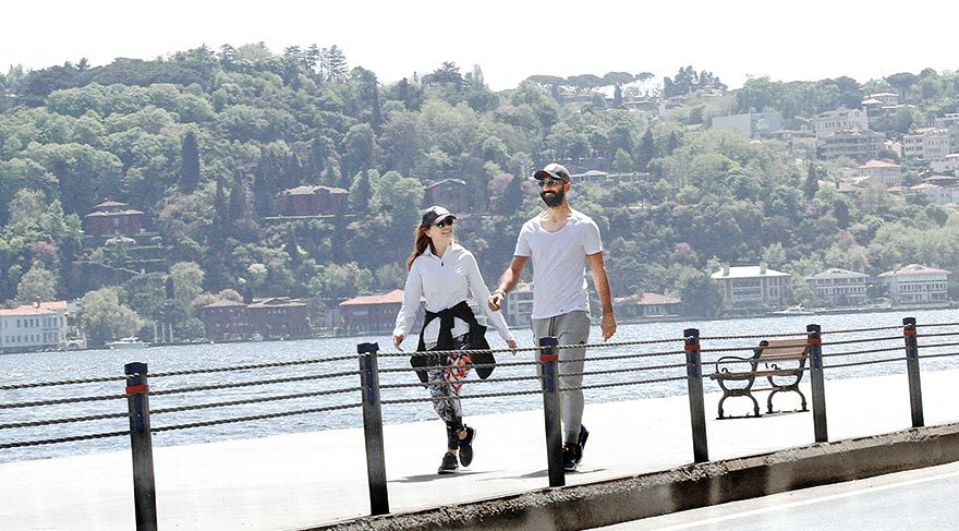 Burcu Erçil ve Volkan Babacan birlikteliği, çift nisan ayında İstanbul Bebek'te sabah yürüyüşüne çıktıklarında ortaya çıkmıştı.