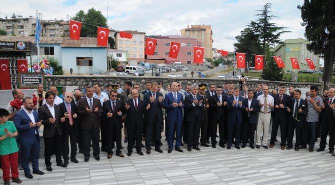 Bakan Soylu, Trabzon'da şehitliği ziyaret etti