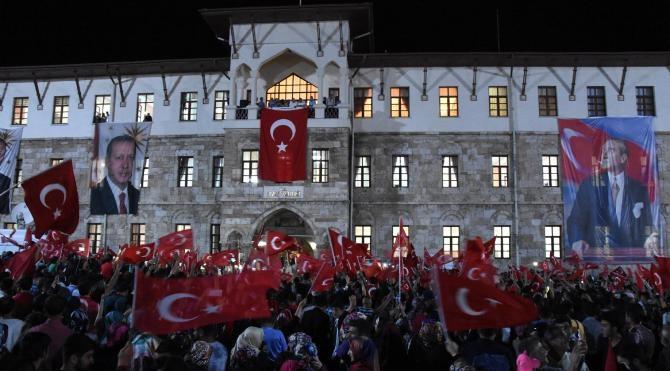 Sivas'ta demokrasi nöbeti sürüyor