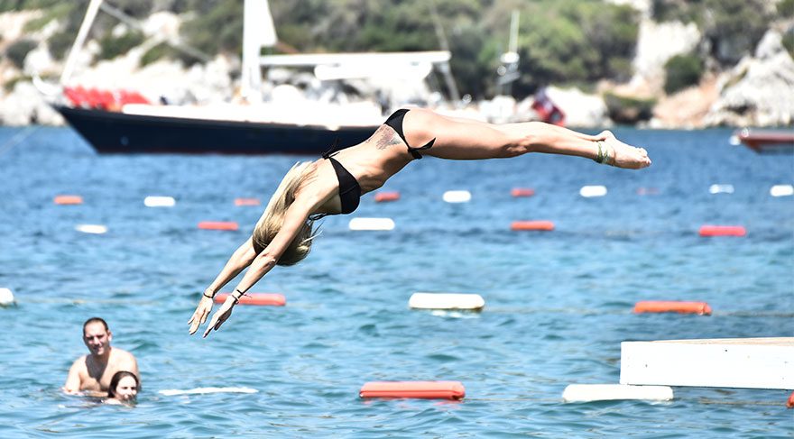 Çağla Şıkel Bodrum sezonunu açtı