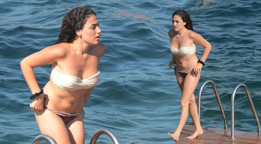 Dilan Çıtak’ın deniz keyfi
