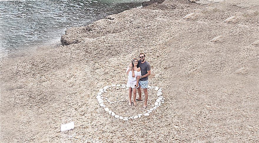 Engin Altan Düzyatan ve Neslişah Alkoçlar romantik bir paylaşıma imza attı