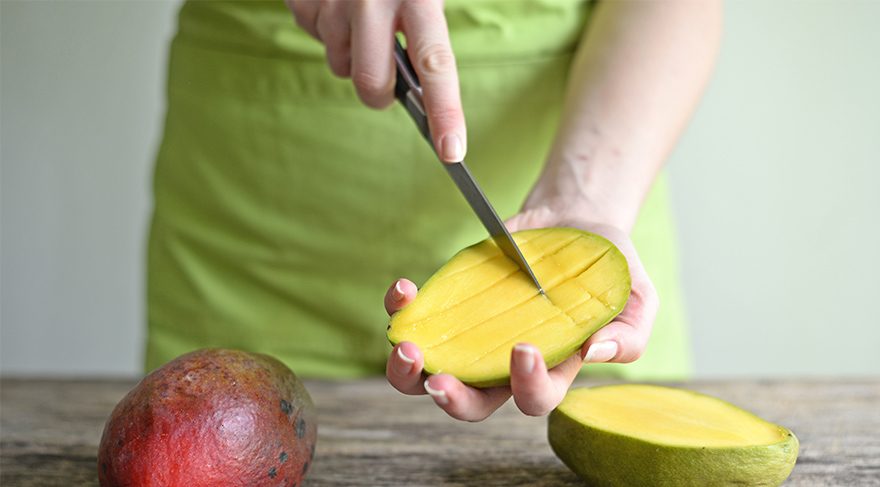 Mangoda A vitamini öncülü maddeleri yüksek oranda içeren meyvelerdendir.