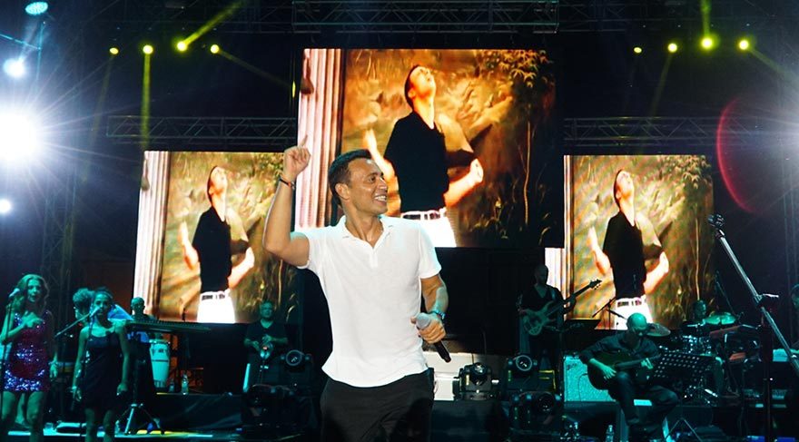 Mustafa Sandal bir konserde 521 kalori yakıyor