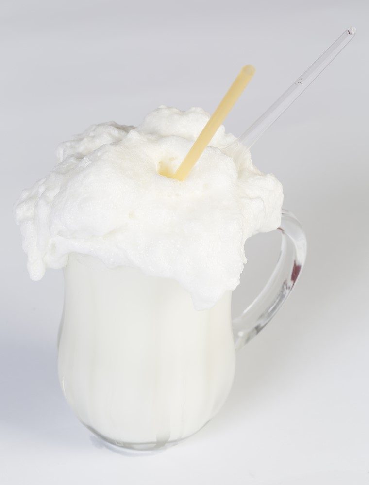 Ayran ayrıca hemoroid hastalığına da iyi gelmektedir. Bunun dışında birçok sağlık uzmanı ayranın soğuk algınlığına faydalı olduğunu belirtmektedir. <br />Ayran metabolizma ve vücudun koruma sistemini destekleyici fonksiyonlarından dolayı bünyeyi soğuk algınlığının neden olabileceği hastalıklardan korumaya yardımcı olur. <br />Soğuk algınlığına karşı ayrıca zencefil karıştırılarak tüketildiğinde daha erken sonuç almanıza yardımcı olur.