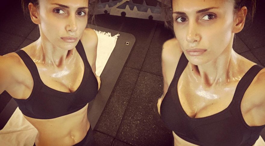 Emina Sandal’dan seksi paylaşım