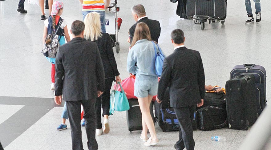 Korumalar eşliğinde Amerika’ya uçtu