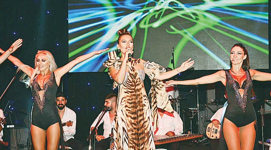 Arabesk konserine tam not
