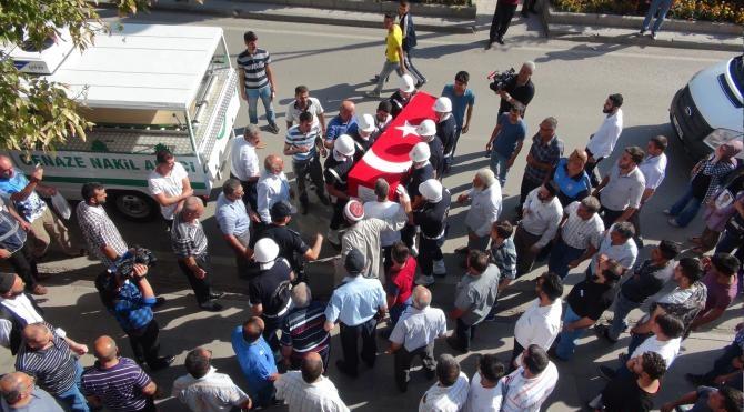 Şehit polis Sönmez, Elazığ'da son yolculuğuna uğurlandı