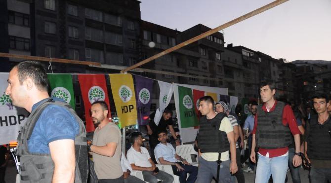 HDP ve DBP'nin, darbeye karşı nöbet çadırına polis baskını