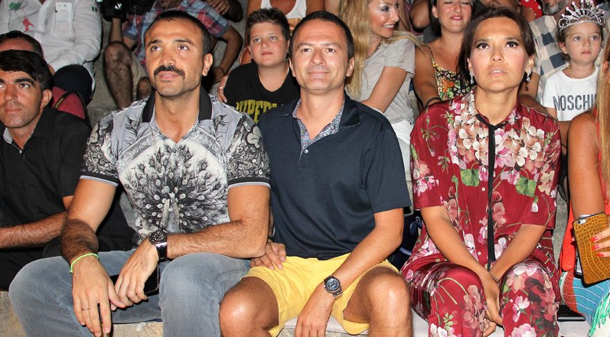 Demet Akalın ve Okan Kurt, Kenan Doğulu konserini ön sıradan izledi.