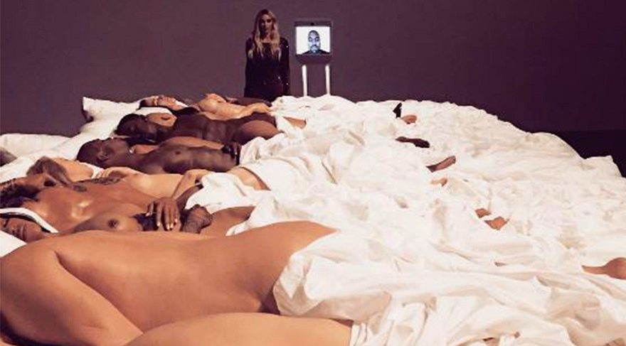 Kim Kardashian, Kanye West’in sanat galerisi ziyaret etti