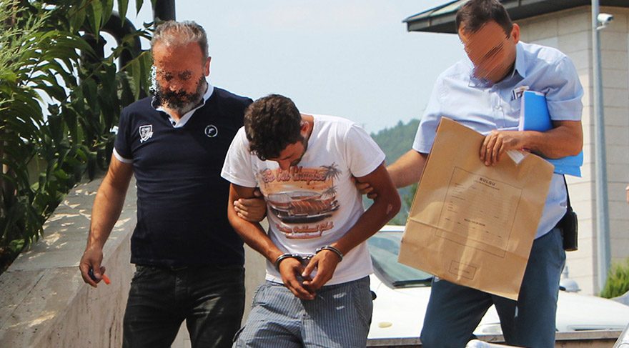 Eşini ekmek tahtası ile öldürdü