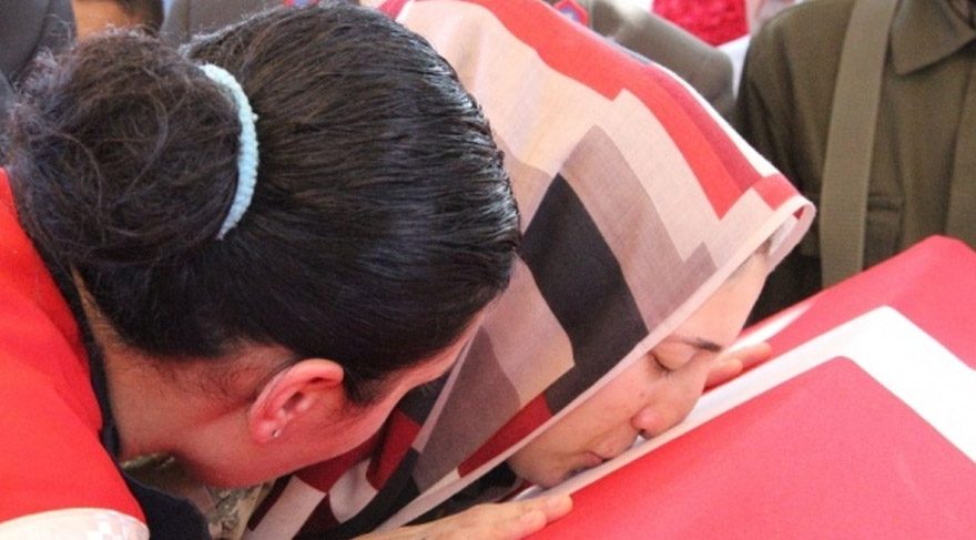 Şehidin eşinden ağlatan veda!