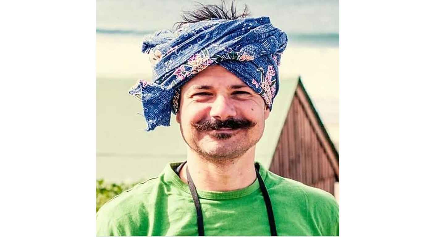 Ünlü yazar yaşamını yitirdi