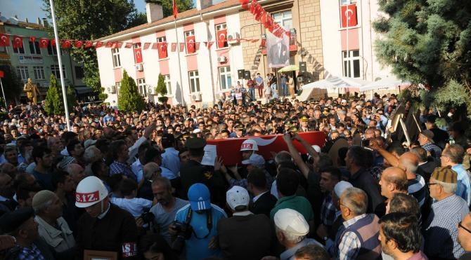 Çukurca şehitleri Naci Yavuz ve Enes Pelit'in cenazeleri Tokat'ta getirildi (3)