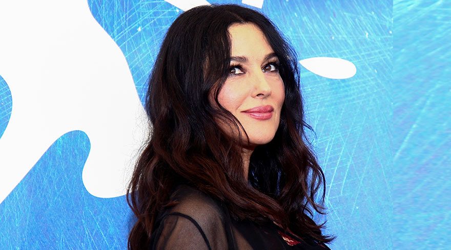 Monica Bellucci çıplak poz verdi