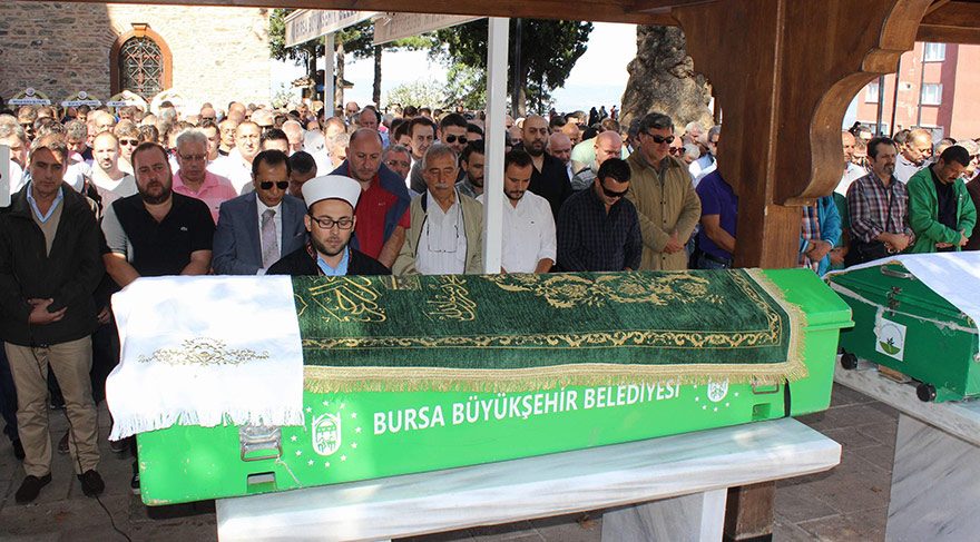 Tarık Tarcan ve Burak Satıbol babalarını aynı gün defnetti