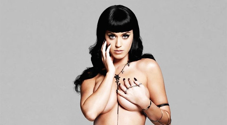 Katy Perry, Hillary Clinton’a destek için soyundu