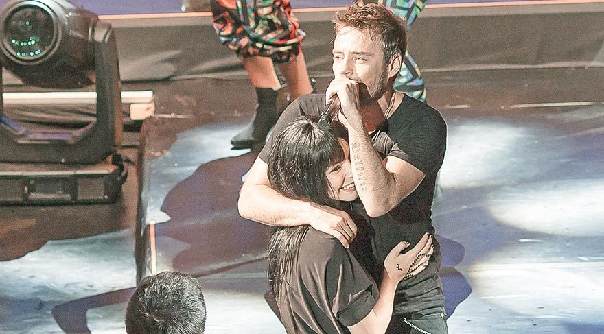 Murat Dalkılıç ve Merve Boluğur’dan göz göze düet
