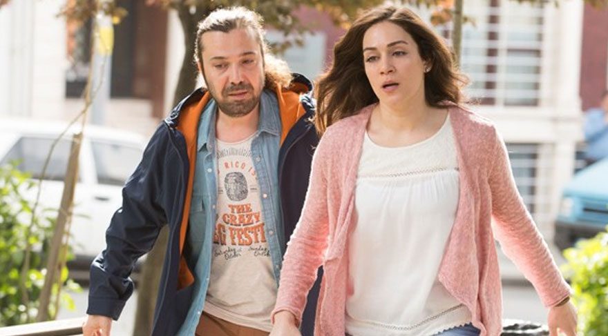 Özge Borak sevgilisini terk eden Ayla rolünde