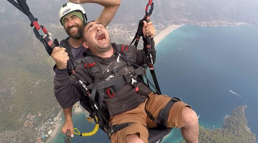 Yamac Parasutu Yapan Tatilci Sosyal Medyanin Gundeminde Son Dakika Haberleri