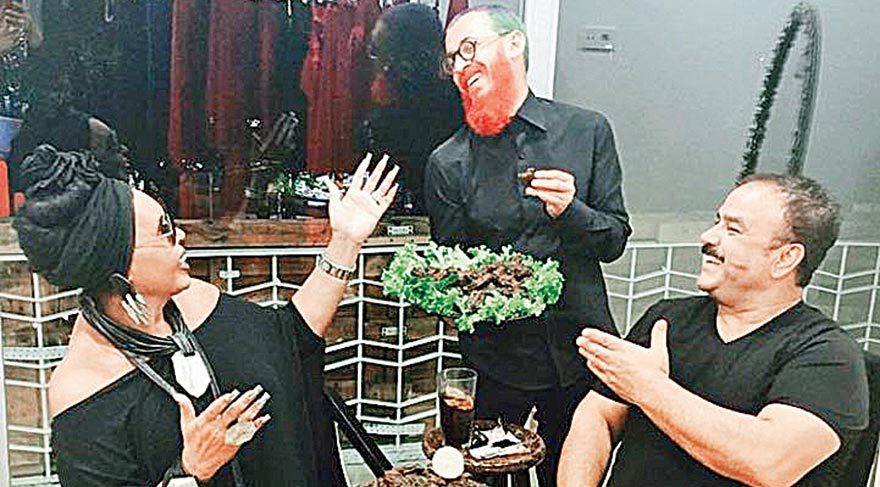 Elbise provası çiğköfte partisi oldu