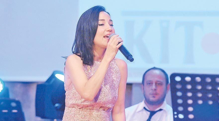 İpek Açar’dan hastalara destek