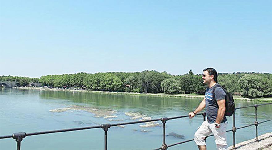 Budist rahip, Koreli restorancı ve Mevlana’nın torunları