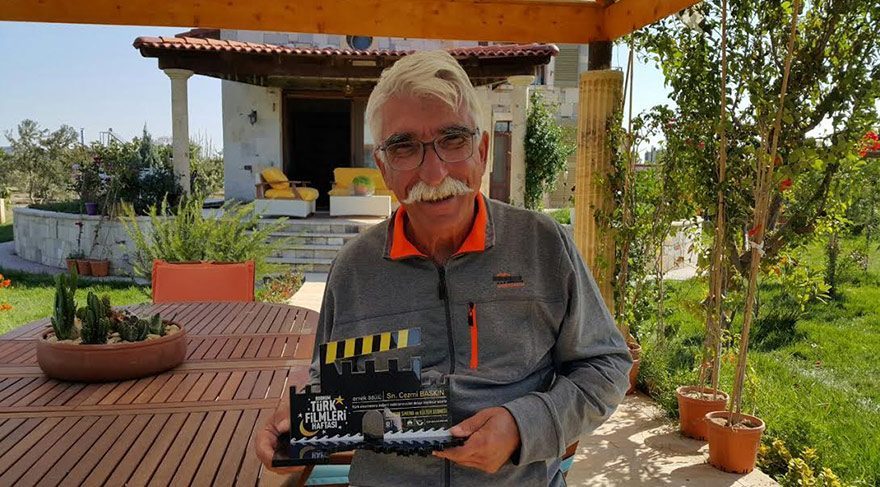 Cezmi Baskın ödülünü sette aldı