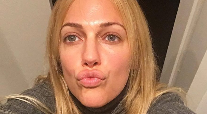 Meryem’den ‘doğal’ öpücük